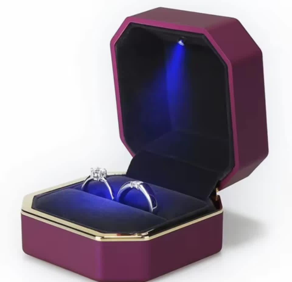 caja de anillo led de lujo-Estuche de compromiso con luz integrada