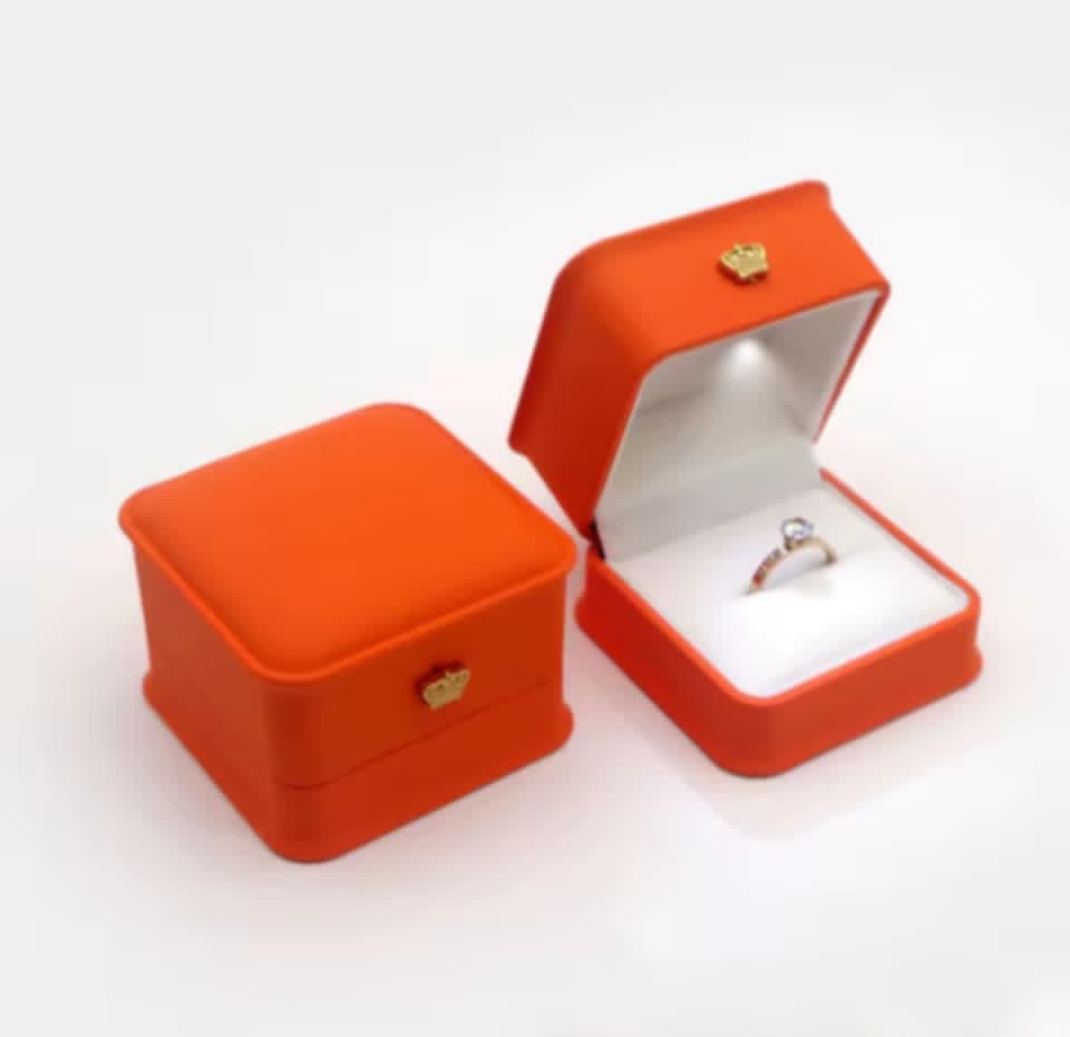 caja de anillo led de lujo-Estuche de compromiso con luz integrada