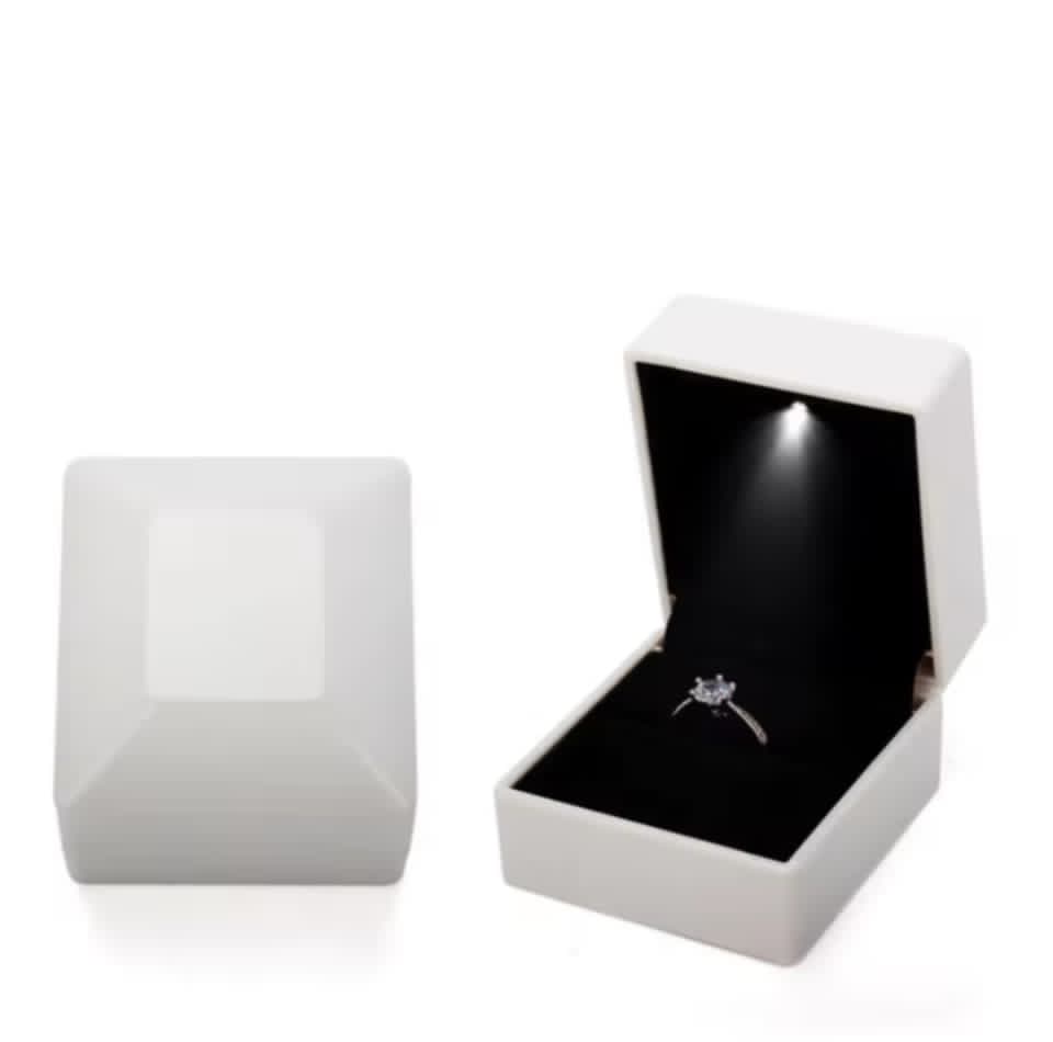 caja de anillo led de lujo-Estuche de compromiso con luz integrada