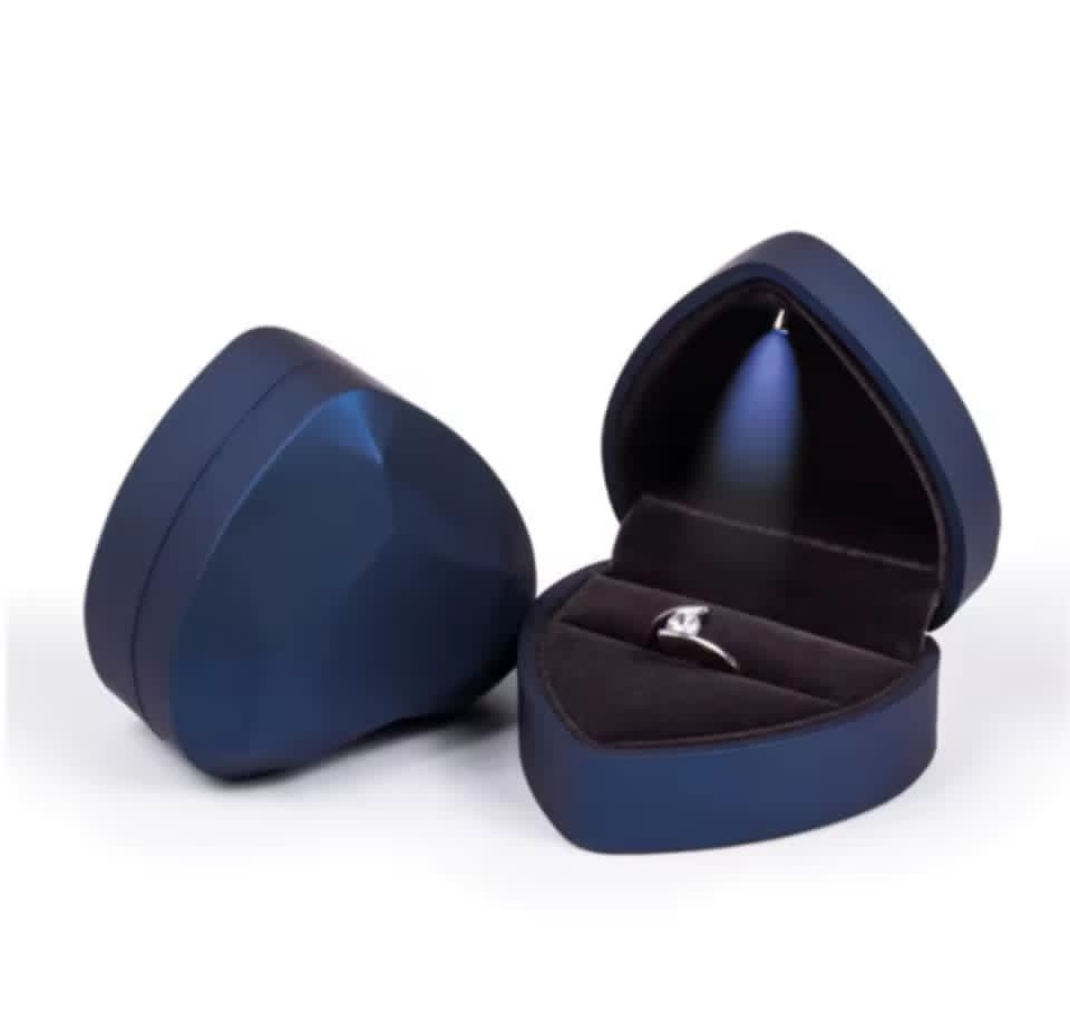 caja de anillo led de lujo-Estuche de compromiso con luz integrada
