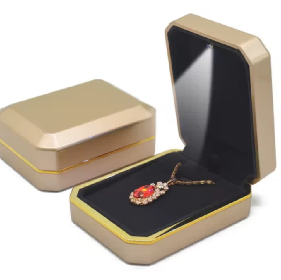 caja de anillo led de lujo-Estuche de compromiso con luz integrada