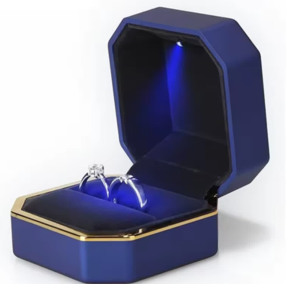 caja de anillo led de lujo-Estuche de compromiso con luz integrada